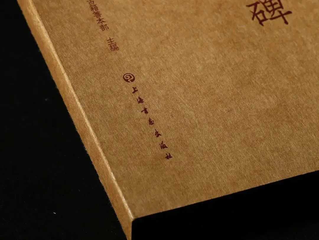 03408f180e136e0b478d51e8fde23a030e4c712b 的裝幀設計也是細節滿滿