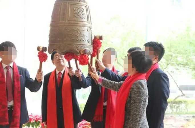 從醫院院長成為上市公司董事長