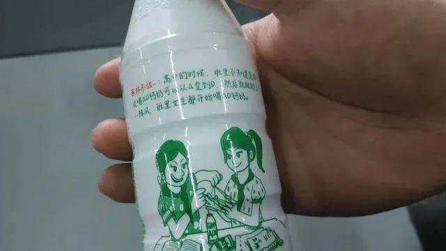 把年輕人玩的梗放到包裝上，宗馥莉確實大膽