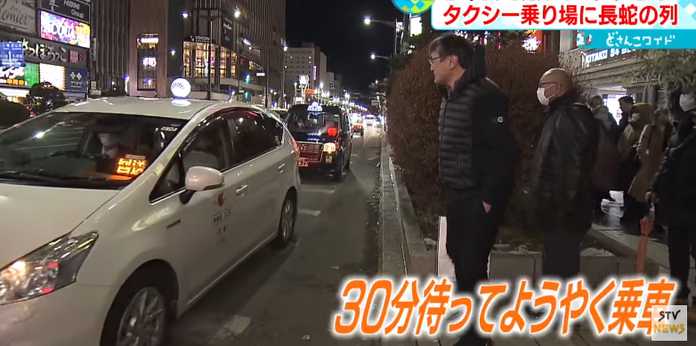 臨走時不忘跟採訪的記者打招呼說