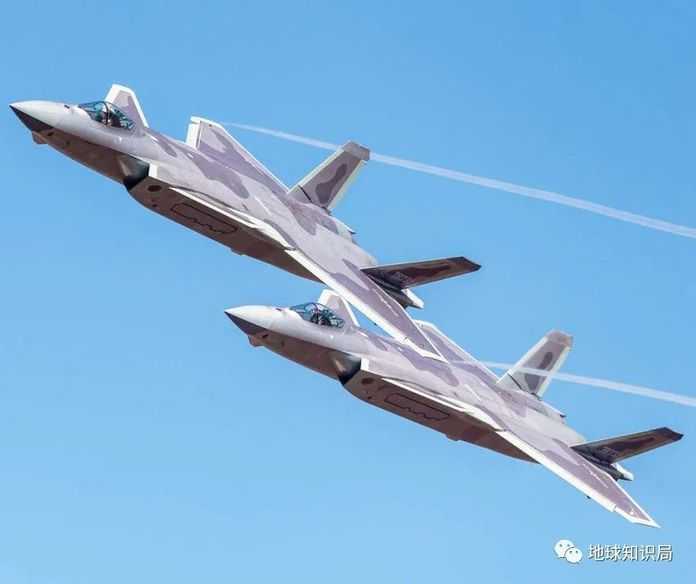 154d2b52443874642e4f2cad8061e1527c26fae8 (殲20雙機編隊飛行,圖:壹圖網)