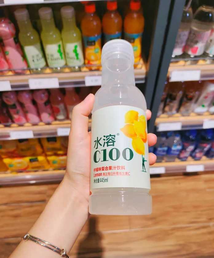 水溶，強調了維生素C的水溶性；