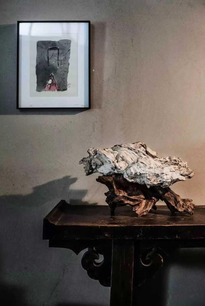 明式書案與木化石