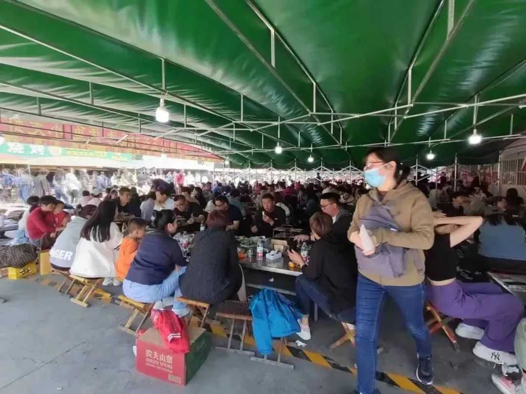 現場不是這樣的爆滿