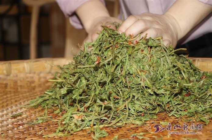 製作老鷹茶