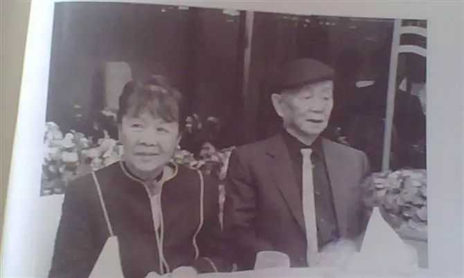 老年黃永玉和張梅溪