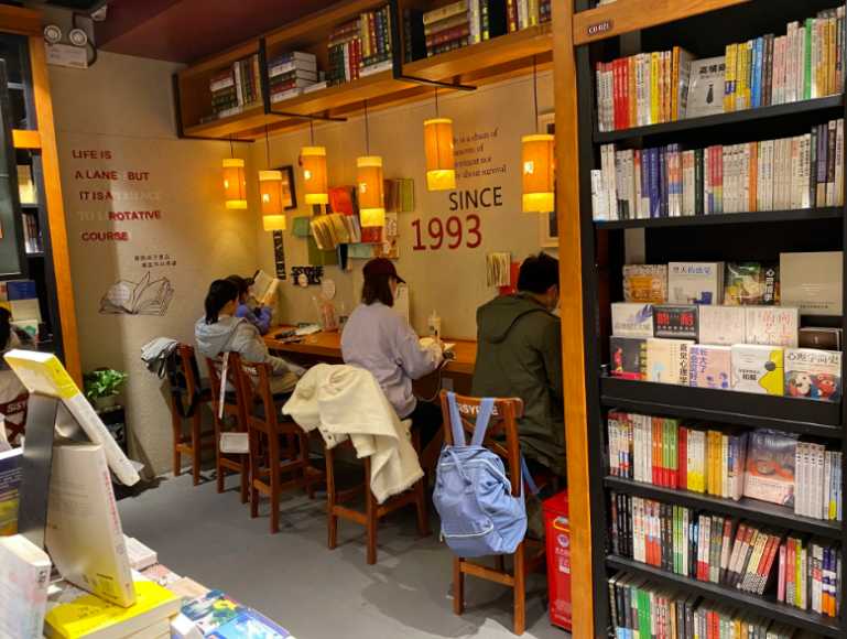 最後賣書和賺錢被這家書店玩得風生水起