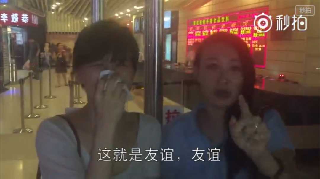 papi醬和霍泥芳發佈的第一條視訊