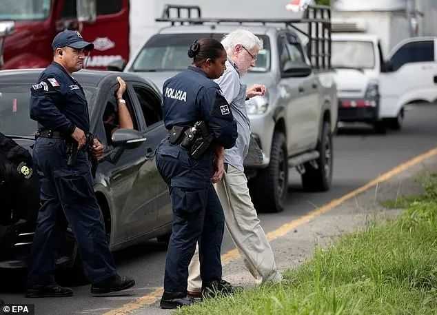 4160b70bc684c45036f25fd9efe4882767fc9724 警察來到後,達林頓被逮捕