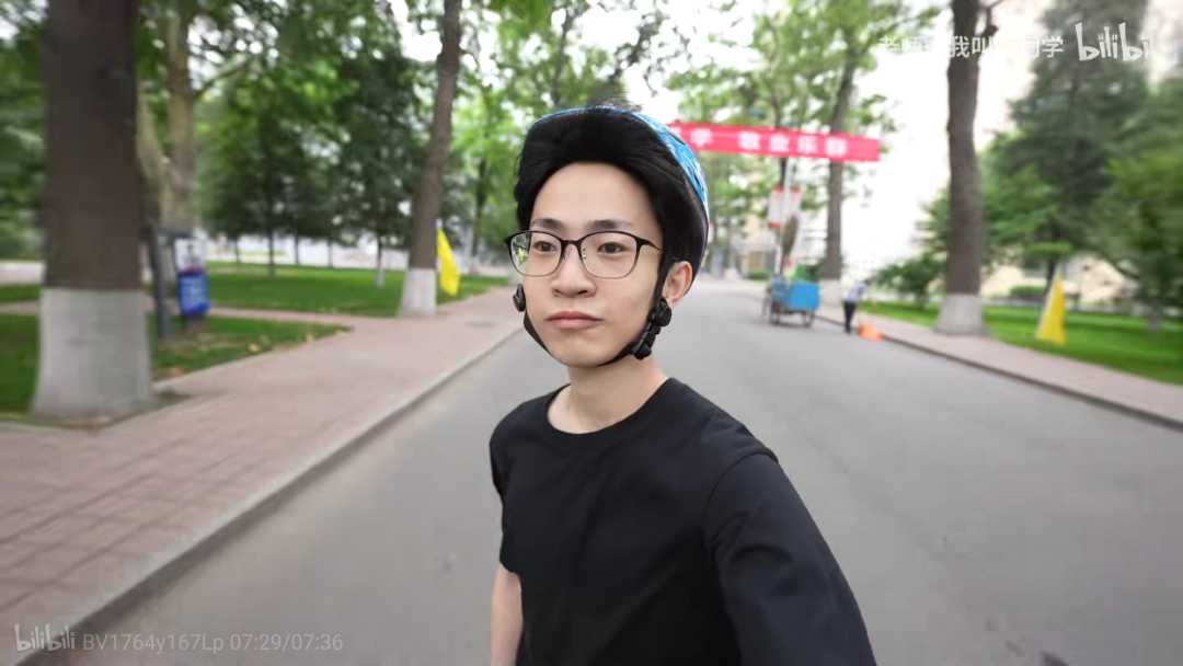 4bc534bd095644a15d4c00e8510f946b9be99424 何同學的簡介是這樣介紹自己的