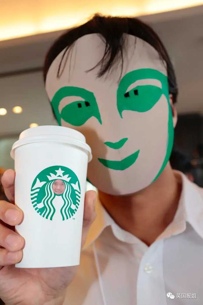 54cf8abc11f3c1cc2c9a6c15f93dc2fac20f02c2 穿著黑衣服擼完貓的人