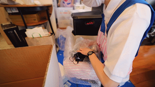 2.全程貼上保護墊，防止磕碰