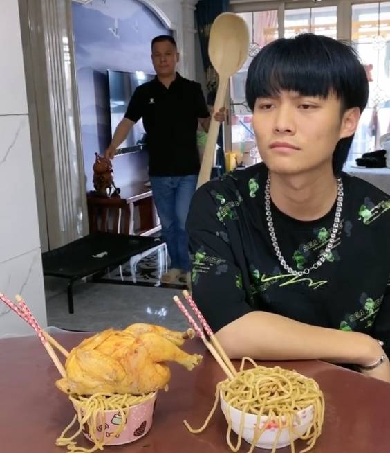 在暴揍一頓後，火雞面，變身火機面