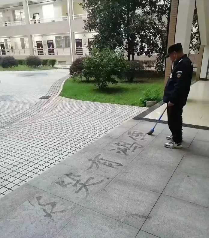 62f7d9350f7b3273db812e1ddb809608ac3c7c89 我的蒙娜麗莎不在畫框裡