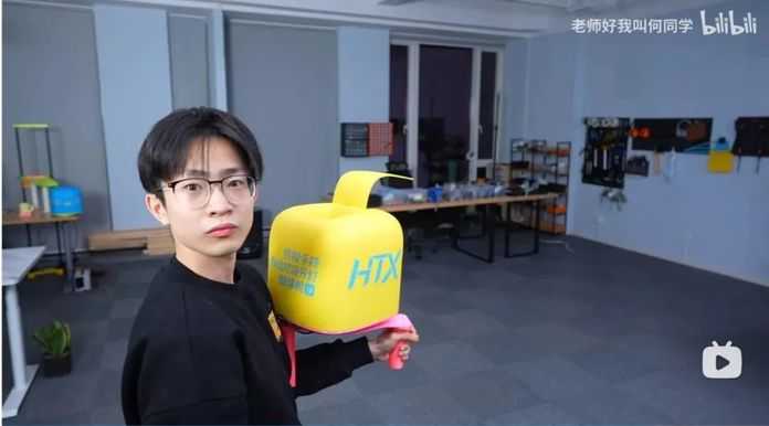 69d93424bd688ab94a1a799b713941d7e99fb629 從眾星捧月到身陷輿論漩渦