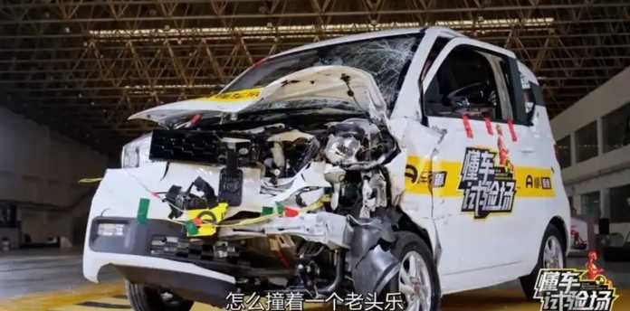 6e50f92dfbfbc93cc87eb520668fed0837da88c5 撞擊後的五菱MINI EV