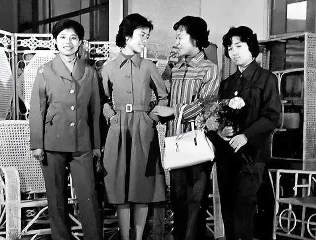 7cda1fb4b6ed0c90d060c9db3969b6e5cef9159d 「的確良」面料服裝成為當年的潮流時尚