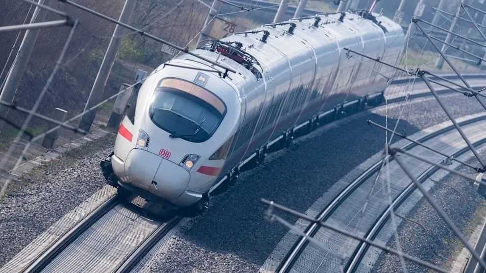 8798c493dd0855283d0ea9b94c925b22de377680 德國長途客運列車