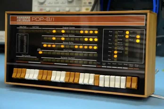 8e21f2ece1b907eeb2627b6aa6bfbc11ddb04934 PDP-8