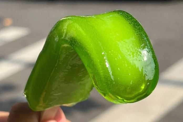 童年回憶「綠舌頭」，吃了舌頭真變綠