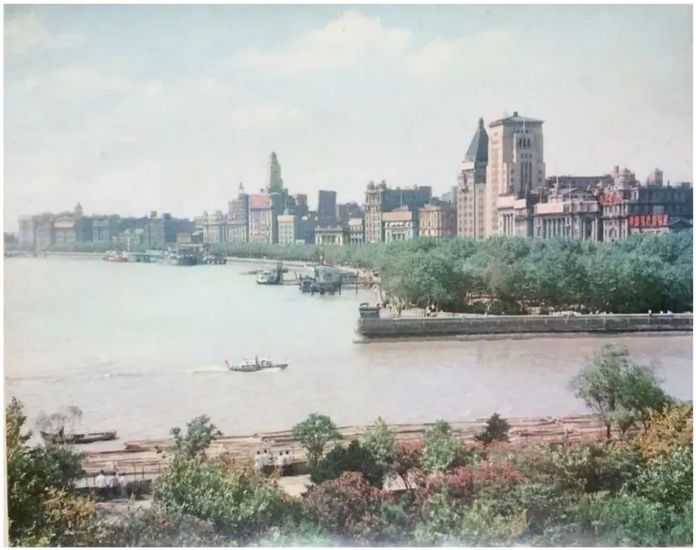 1980年，從虹口眺望黃浦公園及外灘