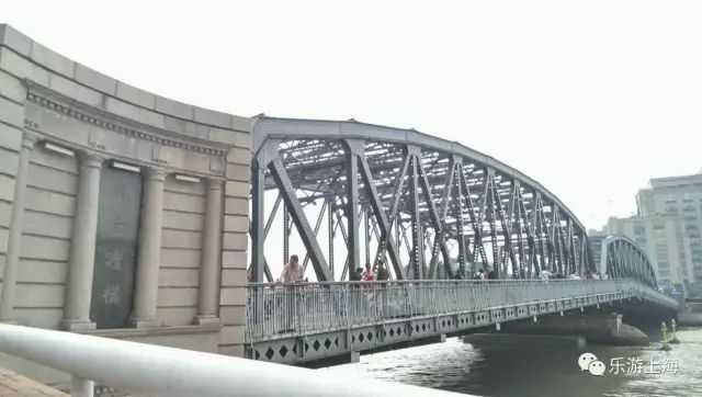 90f2ee80f3c60c6de36361f8bf616119e938180c 外白渡橋為什麼不是白的