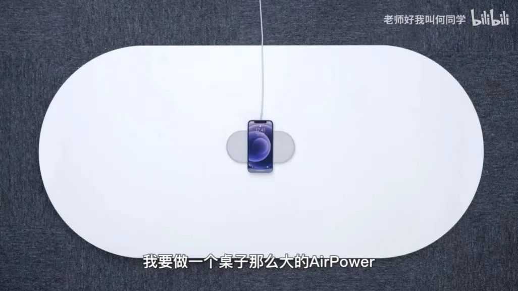 914dcb9b99365a243e2c30ad048766bb3e1690bb 不僅如此,他還把Air Desk做成