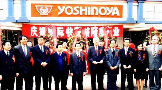 ad7912e09e1a8da618989dce19e44d373d4b8060 年輕人第一次的日料品牌,為何會淪落至此?