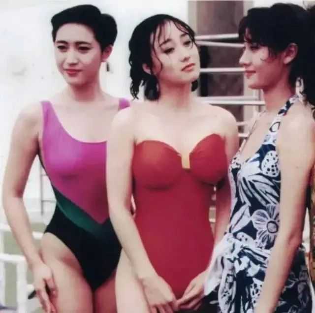 圖十三，上世紀九十年代，三位女明星的合影，