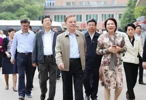 但周曉光不一樣，她創業，是被餓出來的