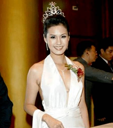別人直播廢嗓子，劉畊宏直播廢老婆