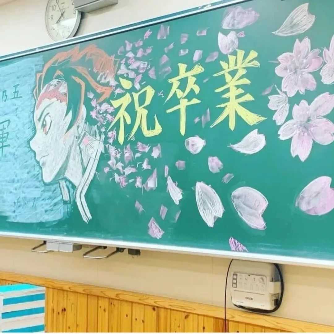 ce72829b0590c55e2bbe37972f6e400f643c75fe 粉筆畫出的人物形象也很生動~