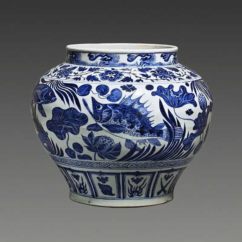 cfb5eadc91bcd2f1edfcd27b5dae0beb3cd490ea 青花蓮池魚藻紋罐 元 景德鎮窯