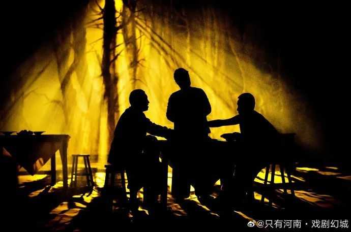 我常常邊看邊掐自己的手，因為
