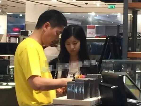 db001b7fd61387bfdfc13583bb1625f971350931 似乎,他已經完全退居二線