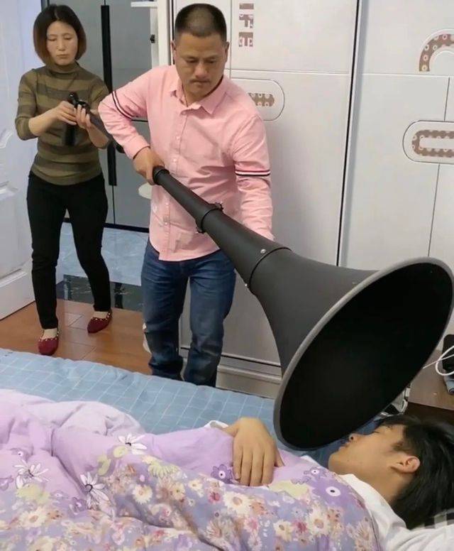 你敢鎖門，我就敢把房門拆掉；
