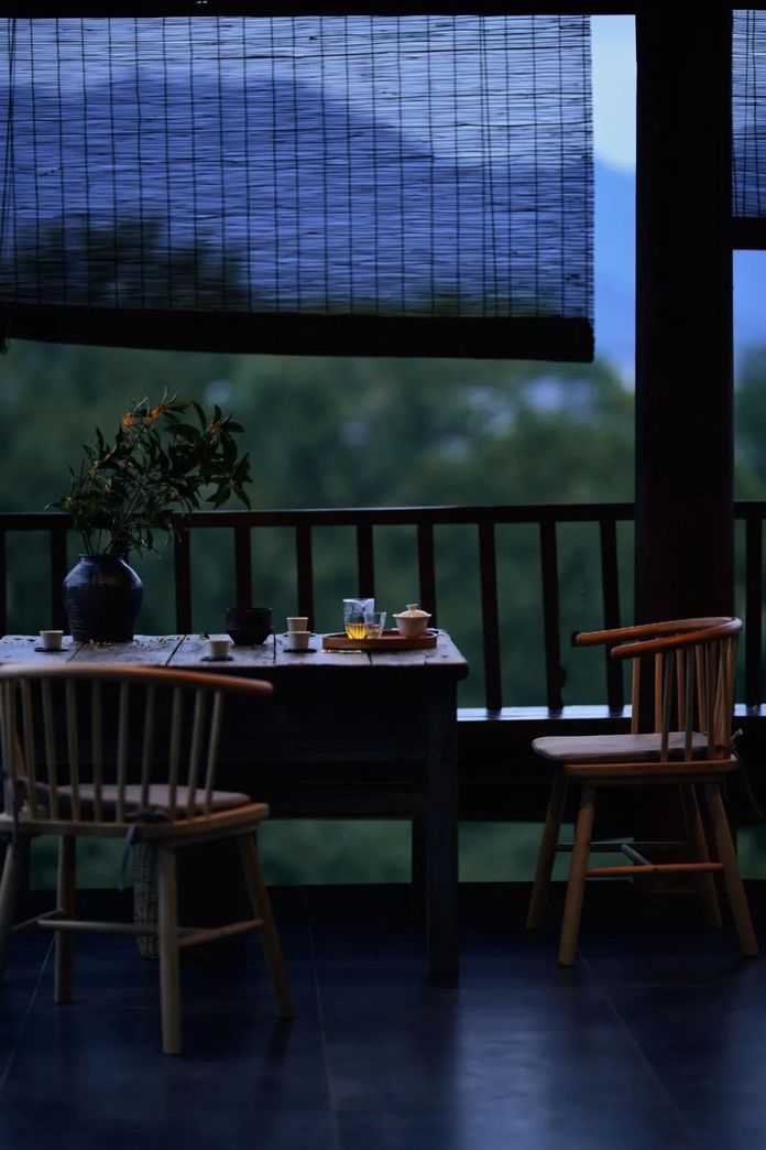 世上本無枷，心鎖困住人