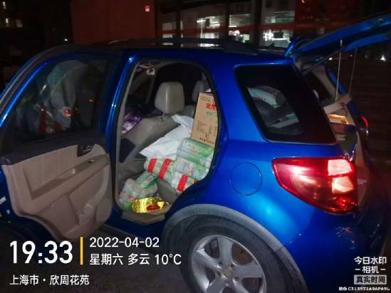 ffa19d64ebbc2dd0ca3b8d7d325cd49e496e15f3 裝滿物資的車輛即將開向北蔡