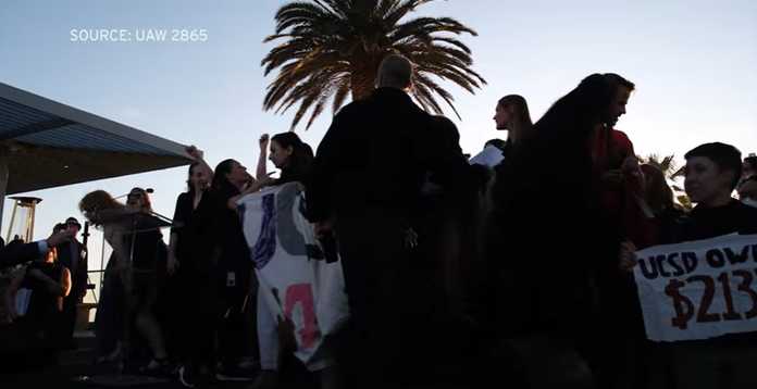 抗議現場一片混亂