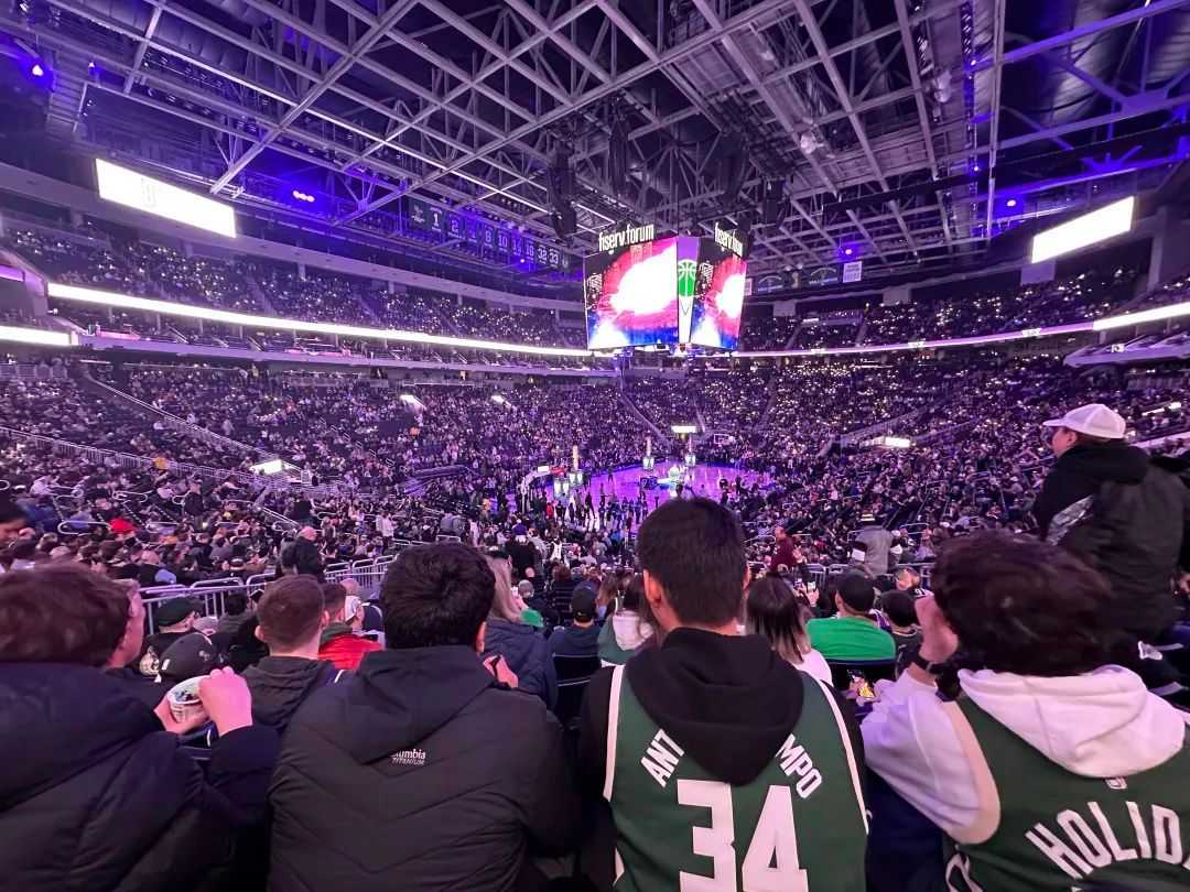 學校組織學生看NBA
