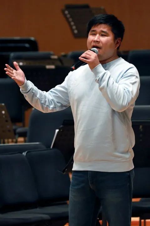 715