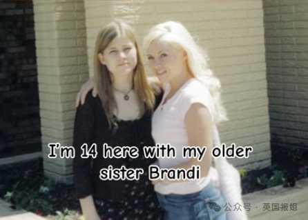 （Britni14歲時和姐姐的照片）
