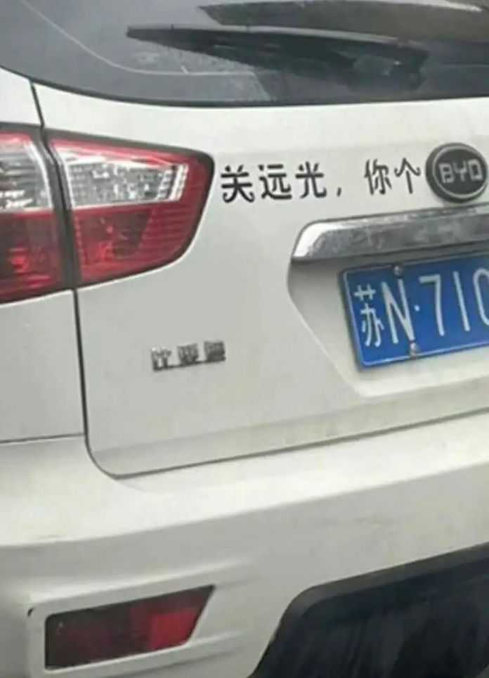 4443f170cc006f66bfbcfee44593be3567d7dd7c 讚美與批判