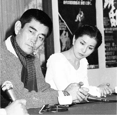 動亂宣傳會上的高倉健與吉永小百合