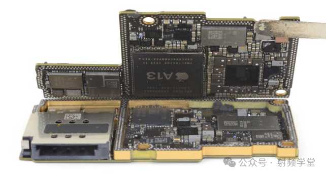 4a6140c334c22ebc4ebe3c6343d2228388e4f89f 這兩款主板上面的主要晶片如下圖所示