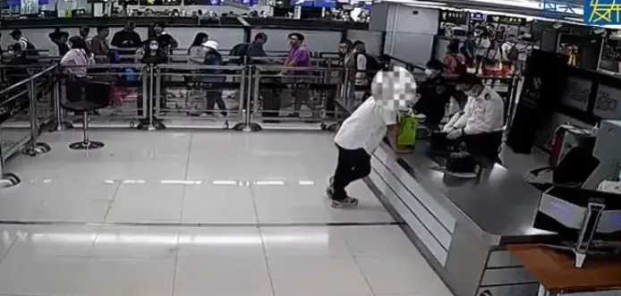2900fb81bd1306107f2f66dfd339dbf2256bd5a8