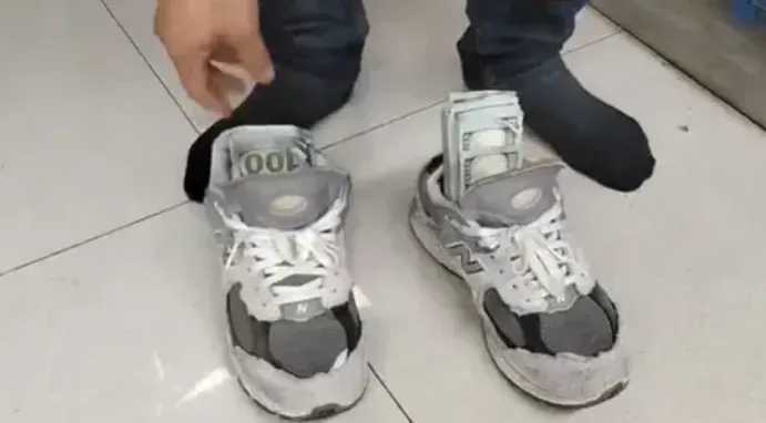 3d90359204d1aecca9392bcb2c744a88995f910f 這麼多錢塞在身上,也著實不容易