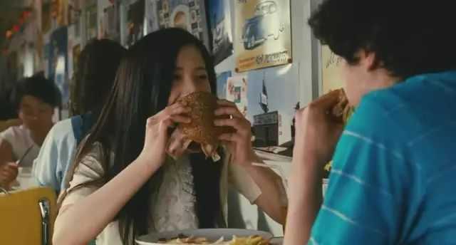 90a52b91da4f6fc2fe042af272ae346d8512f376 吉高由里子飾演的祥子方才出現