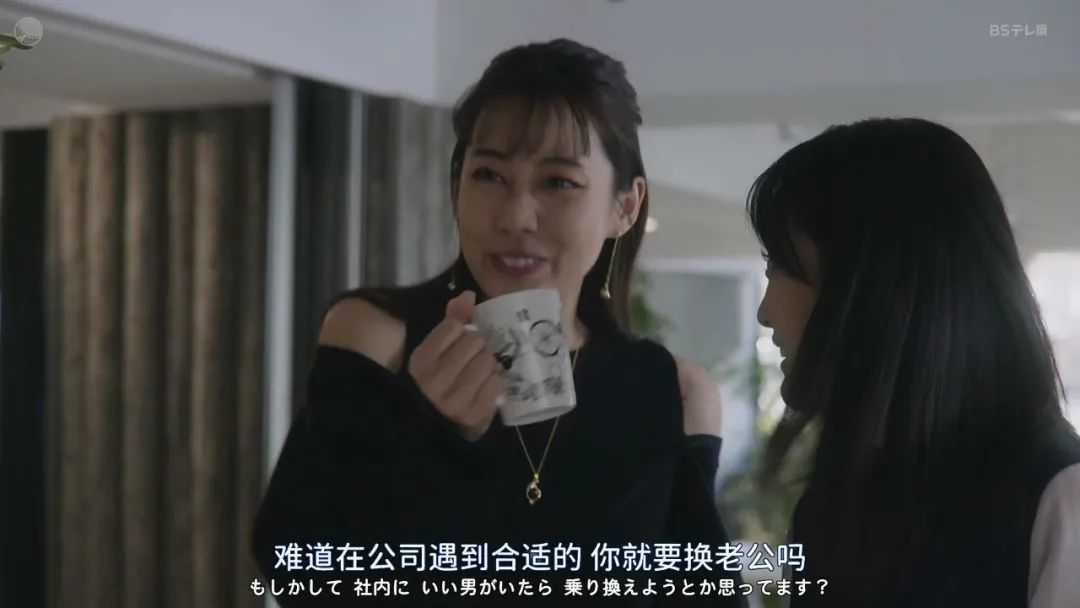 152e12c3d462c800ee802589dad48cf7197d9300 只有一位男後輩對她格外的溫柔