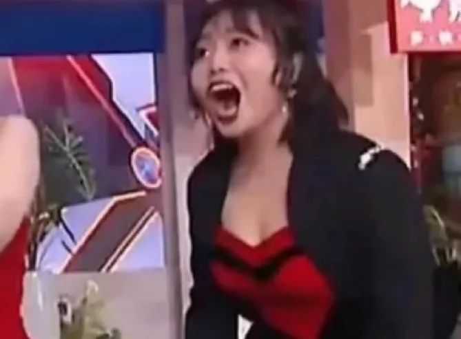 這位昔日的女團隊長，舞臺自然是沒的說